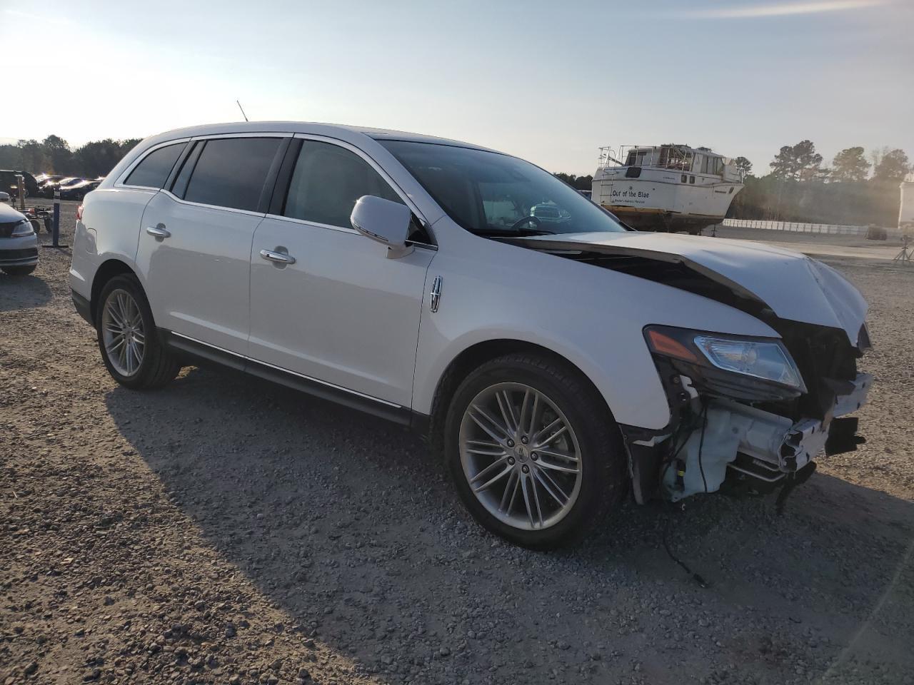 2018 LINCOLN MKT