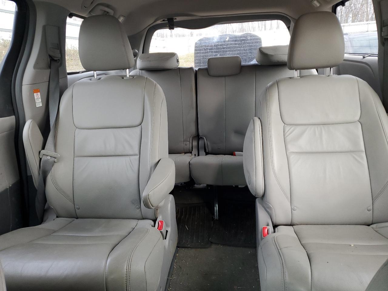 2015 TOYOTA SIENNA