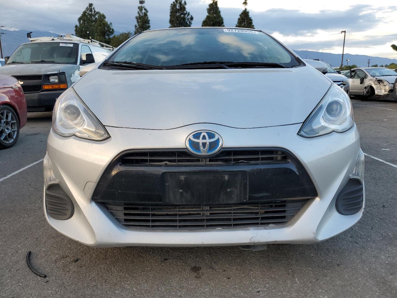 2016 TOYOTA Prius c