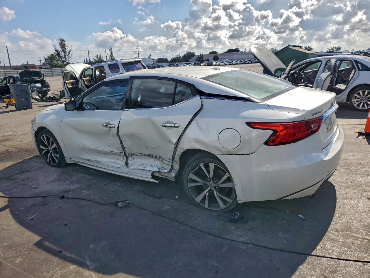 2017 NISSAN Maxima