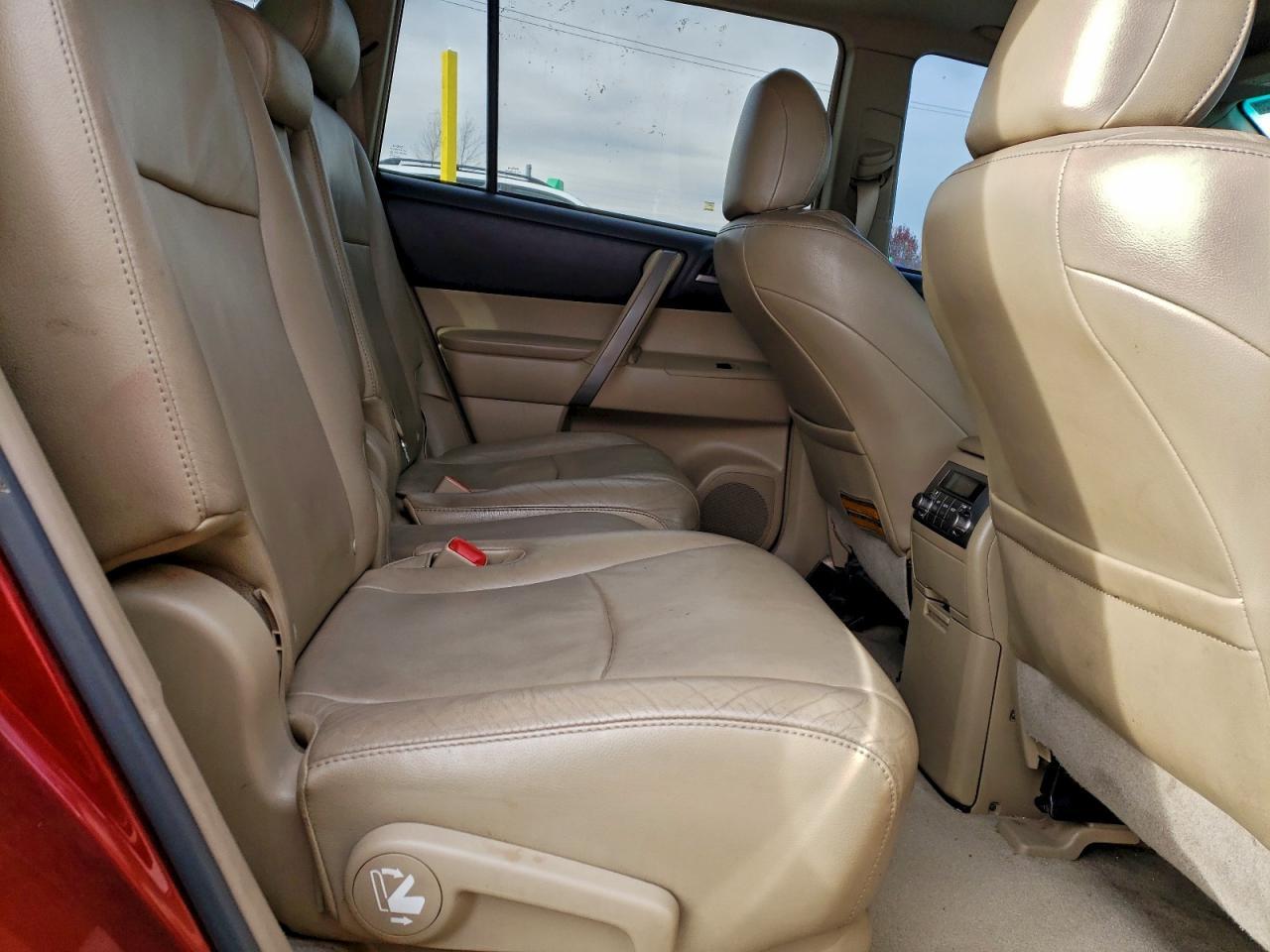 2010 TOYOTA HIGHLANDER