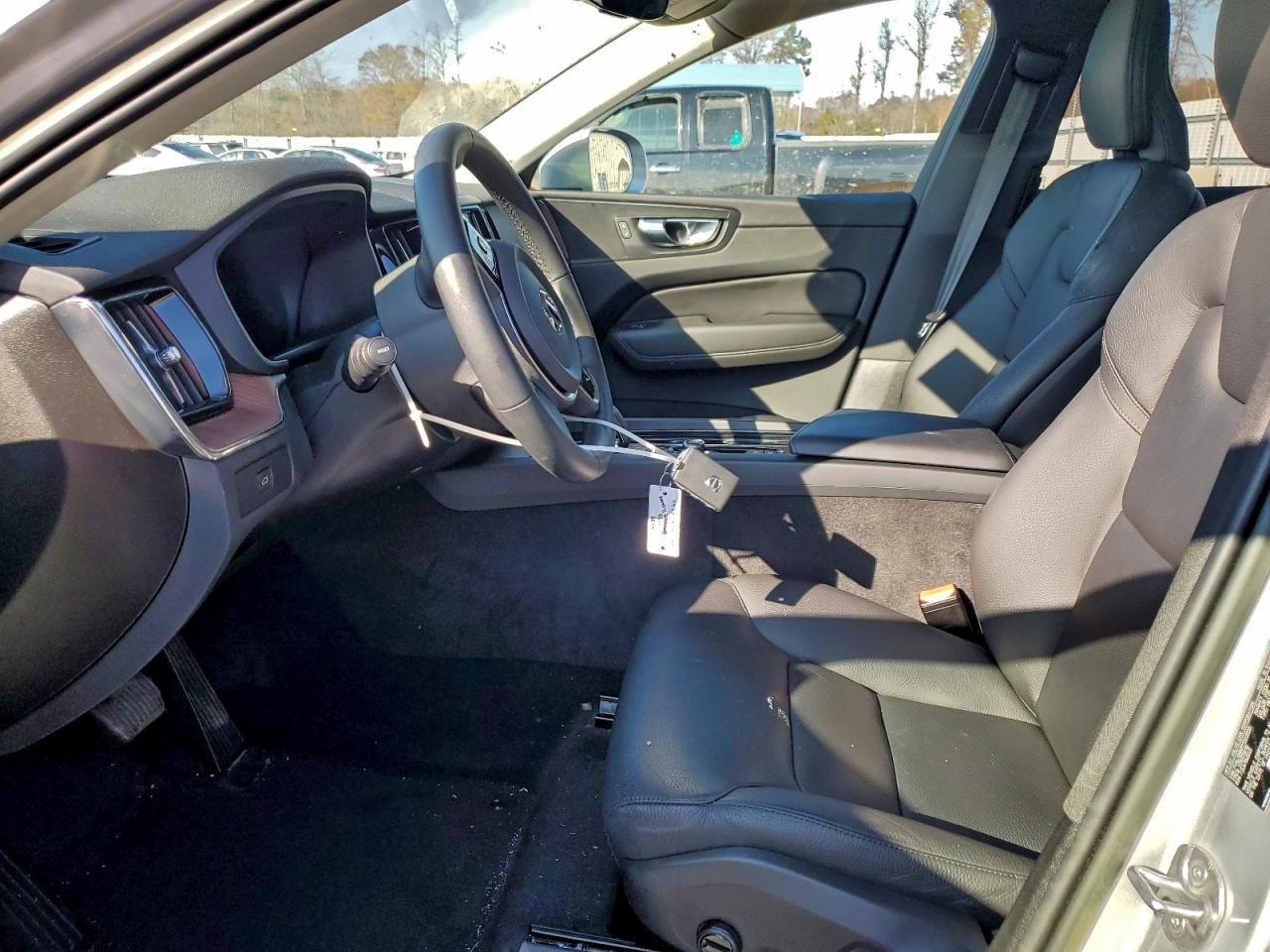 2023 VOLVO XC60