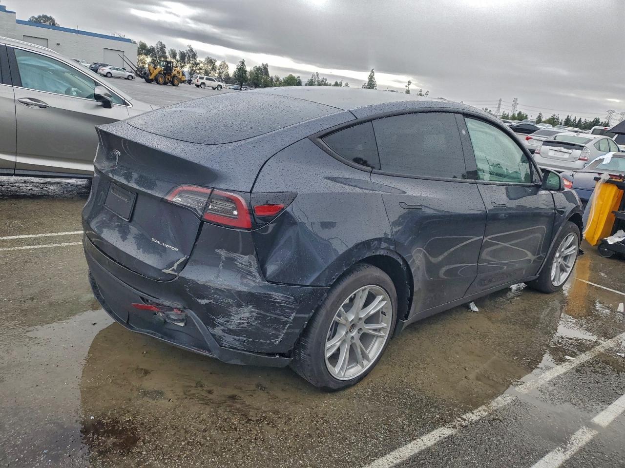2024 TESLA MODEL Y