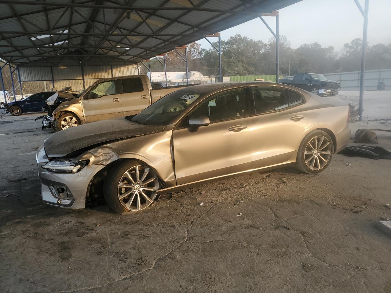 2019 VOLVO S60