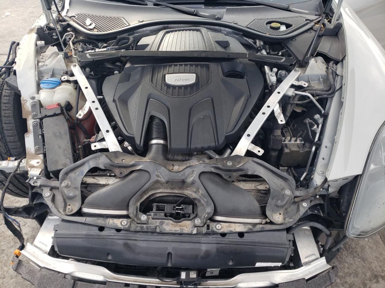 2018 PORSCHE Panamera