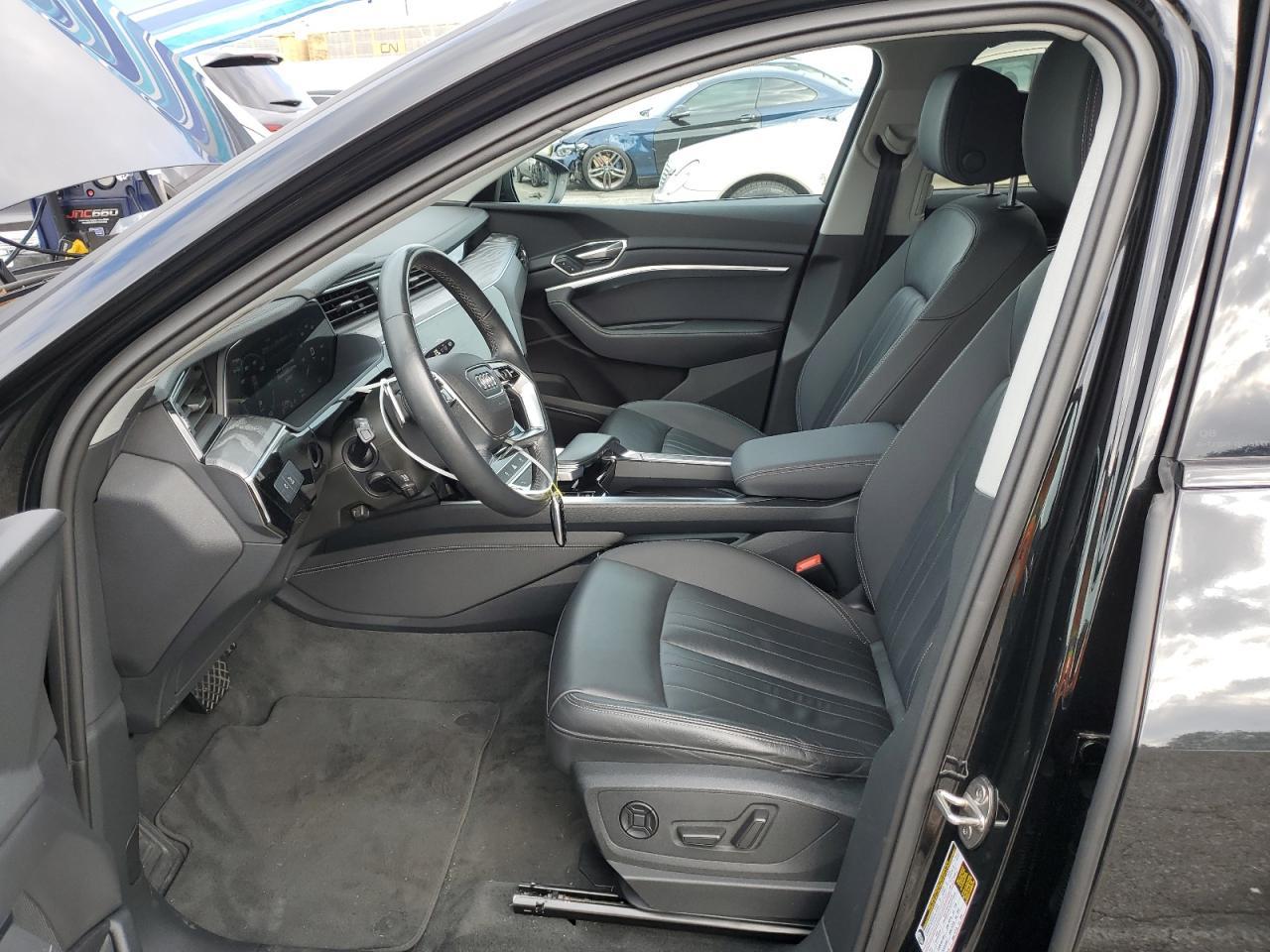 2024 AUDI Q8