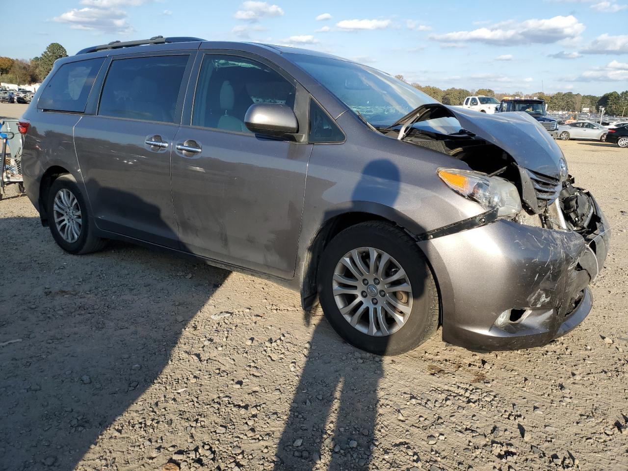2017 TOYOTA SIENNA