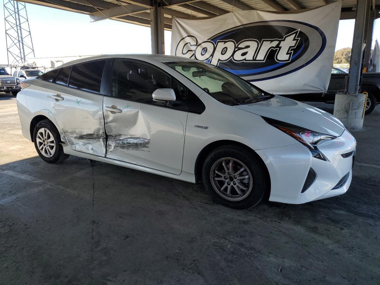 2016 TOYOTA PRIUS
