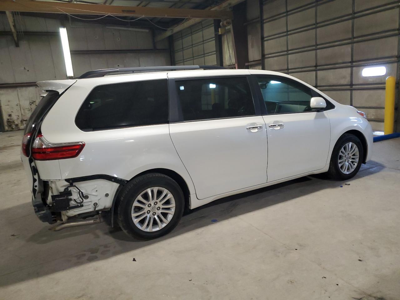 2017 TOYOTA SIENNA
