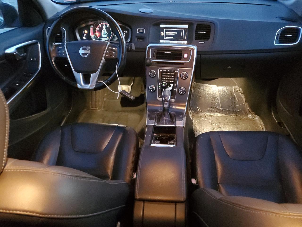 2015 VOLVO S60