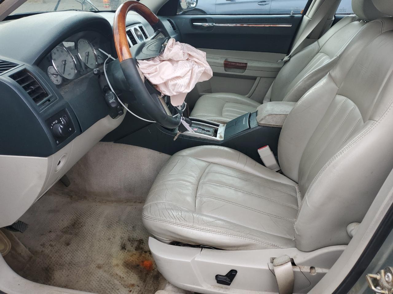 2005 CHRYSLER 300