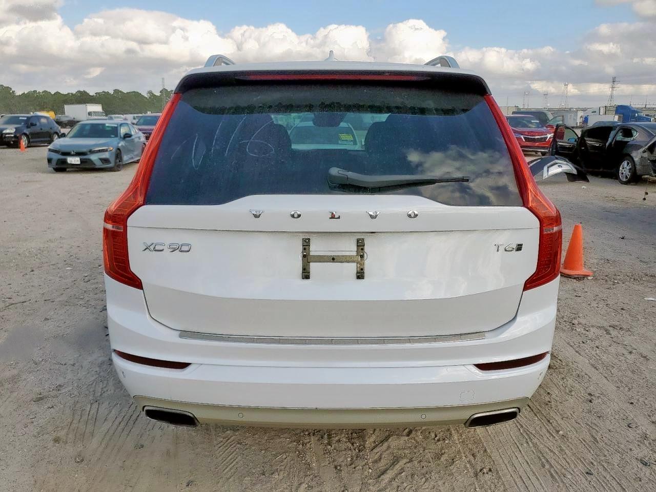 2016 VOLVO XC90