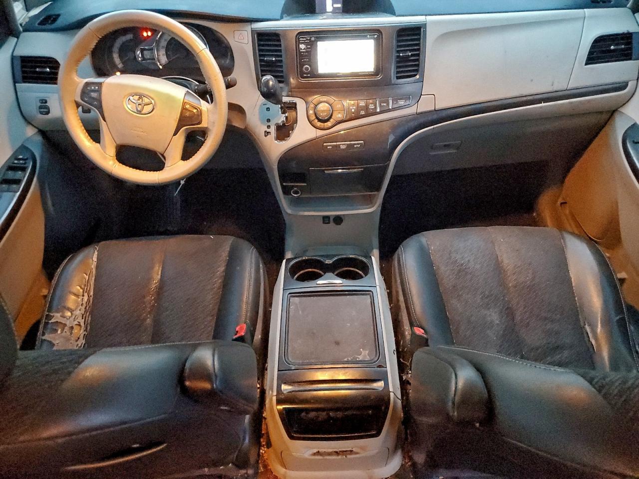2013 TOYOTA SIENNA