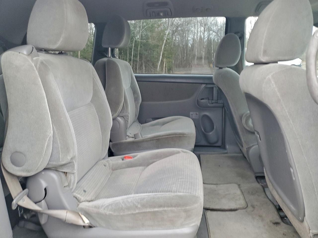 2010 TOYOTA SIENNA
