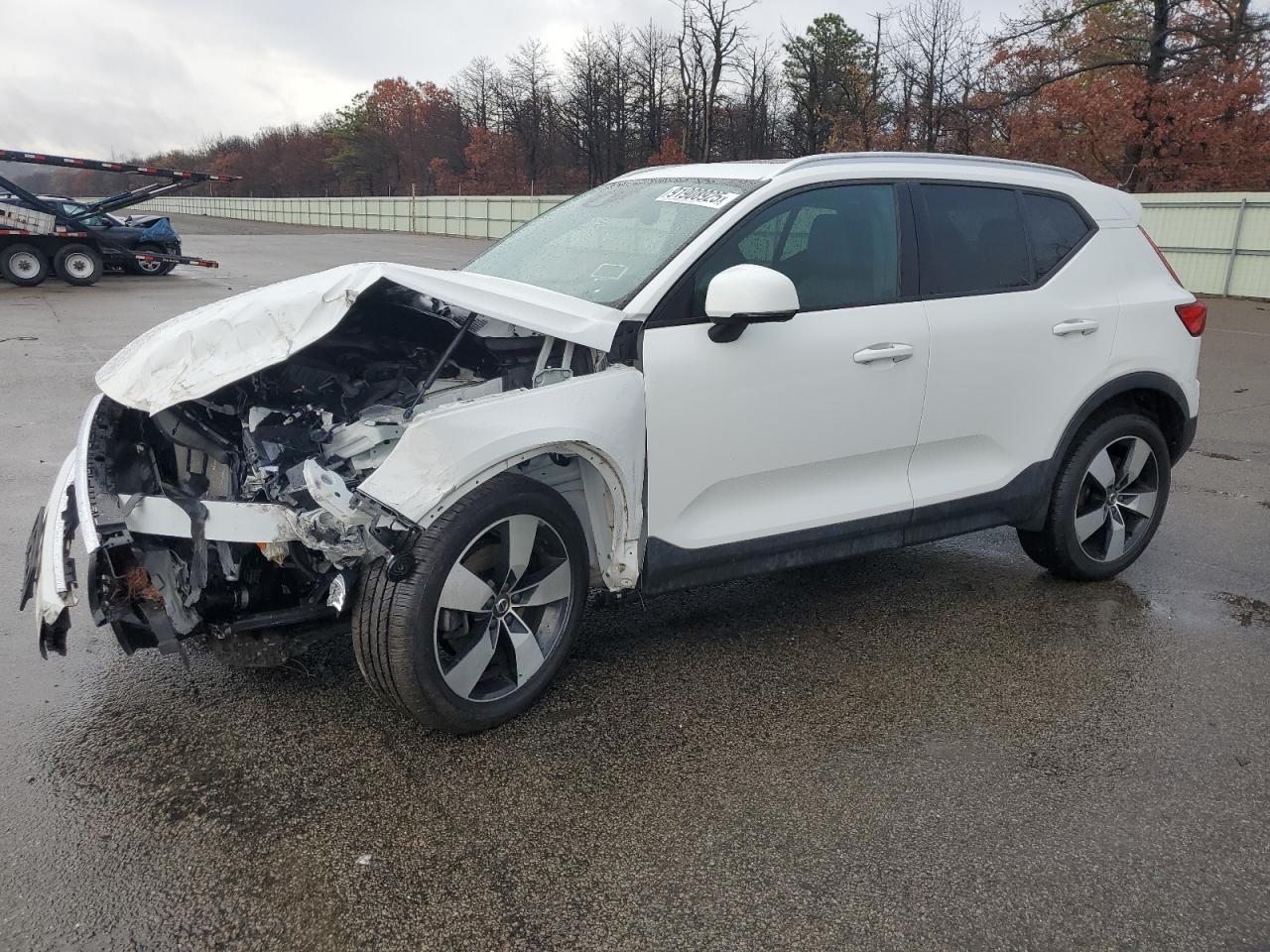2019 VOLVO XC40