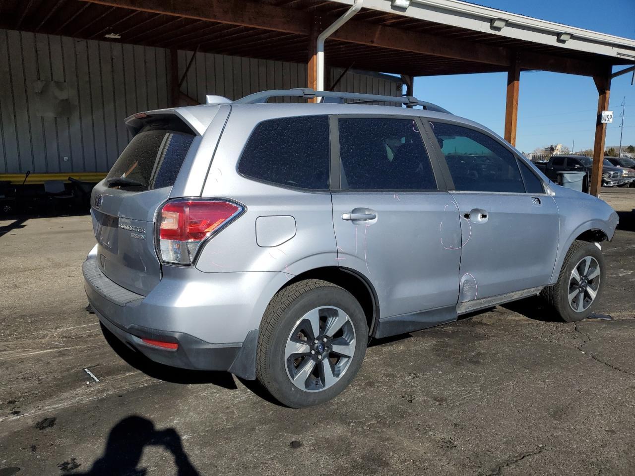2017 SUBARU FORESTER