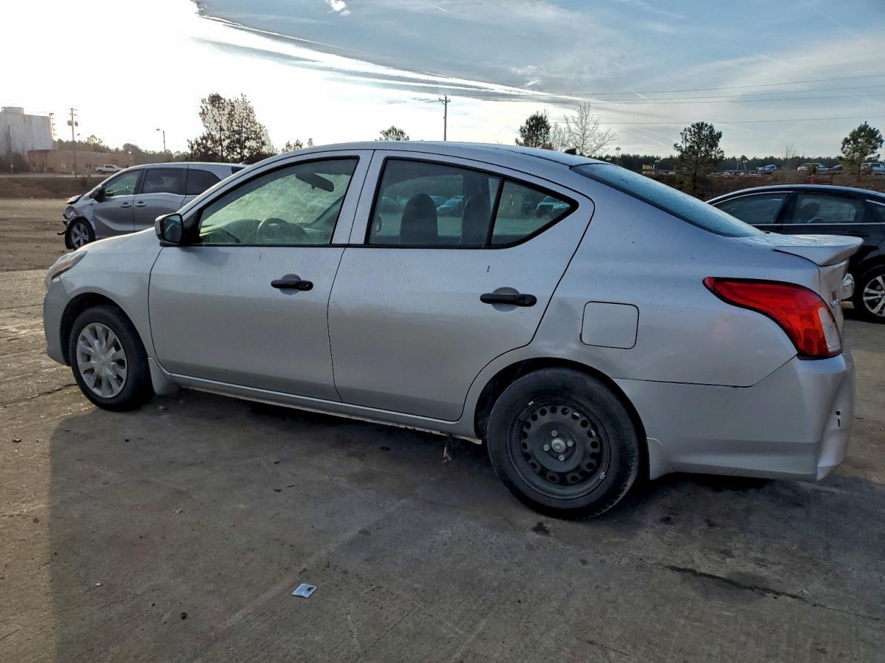 2017 NISSAN VERSA