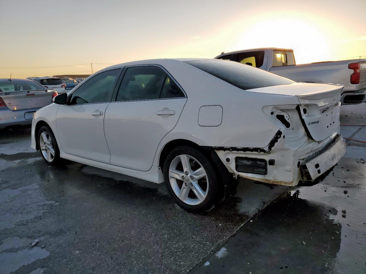 2014 TOYOTA CAMRY