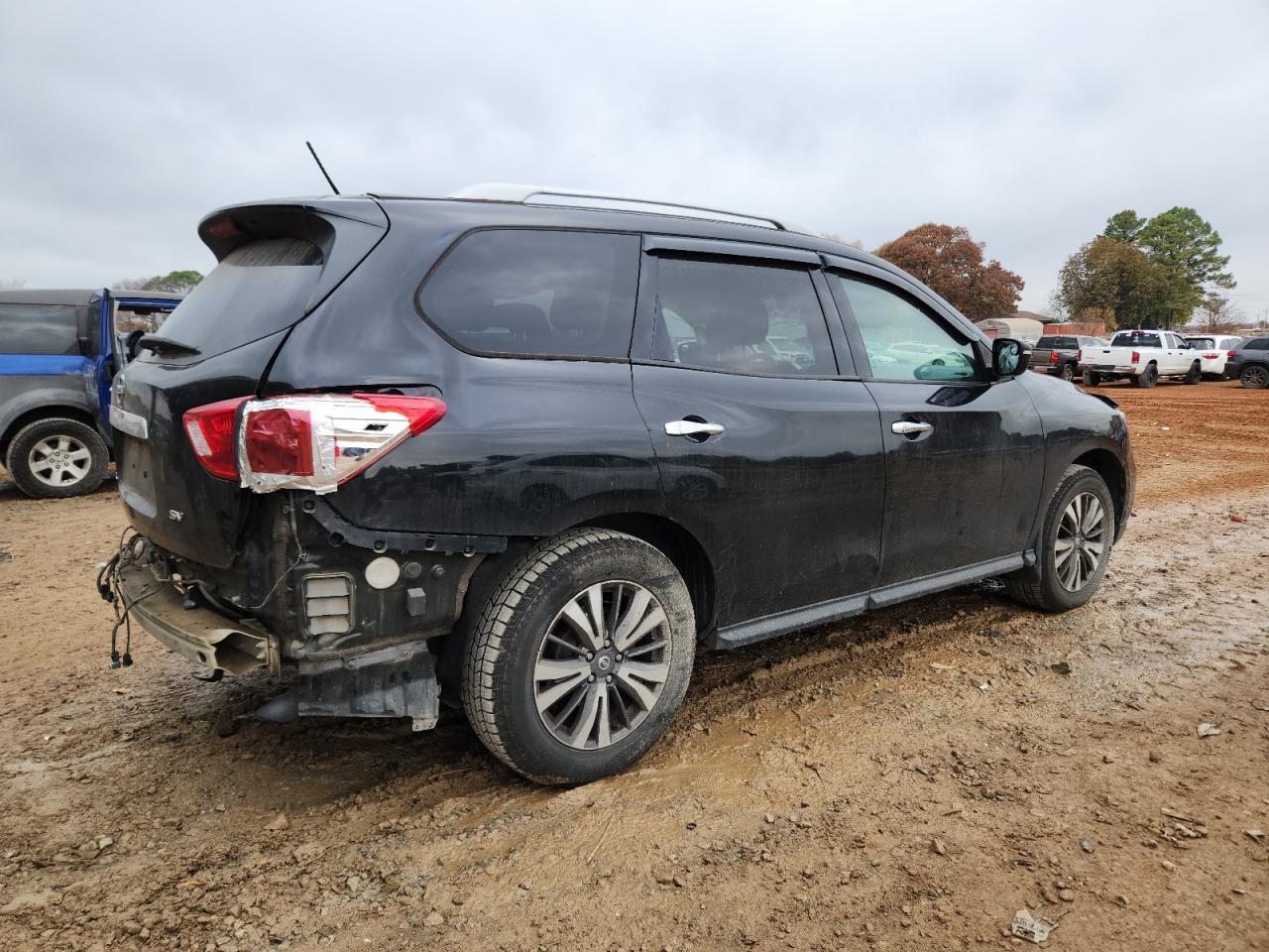 2017 NISSAN PATHFINDER
