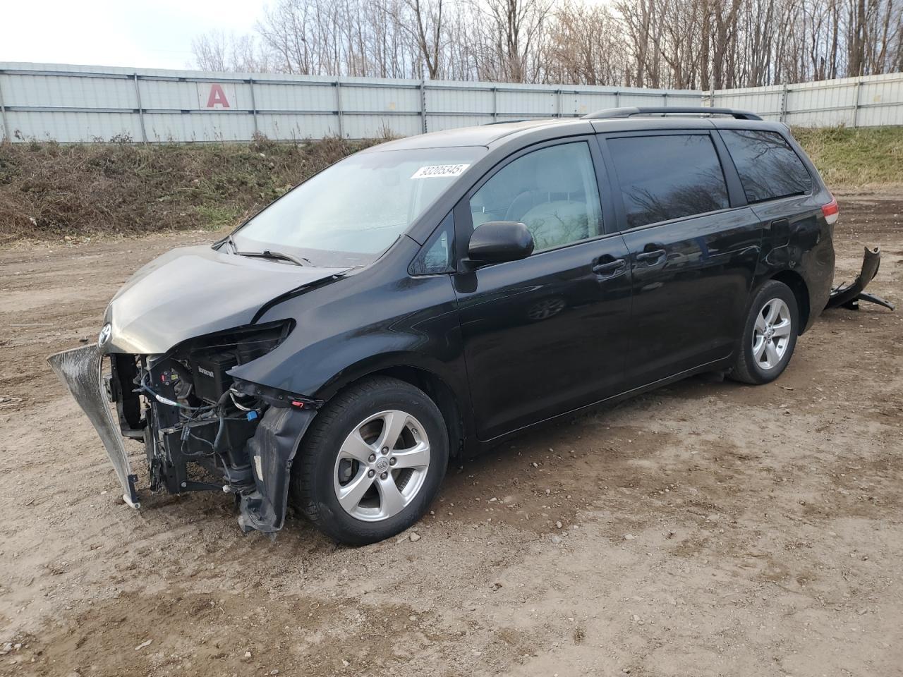 2014 TOYOTA SIENNA