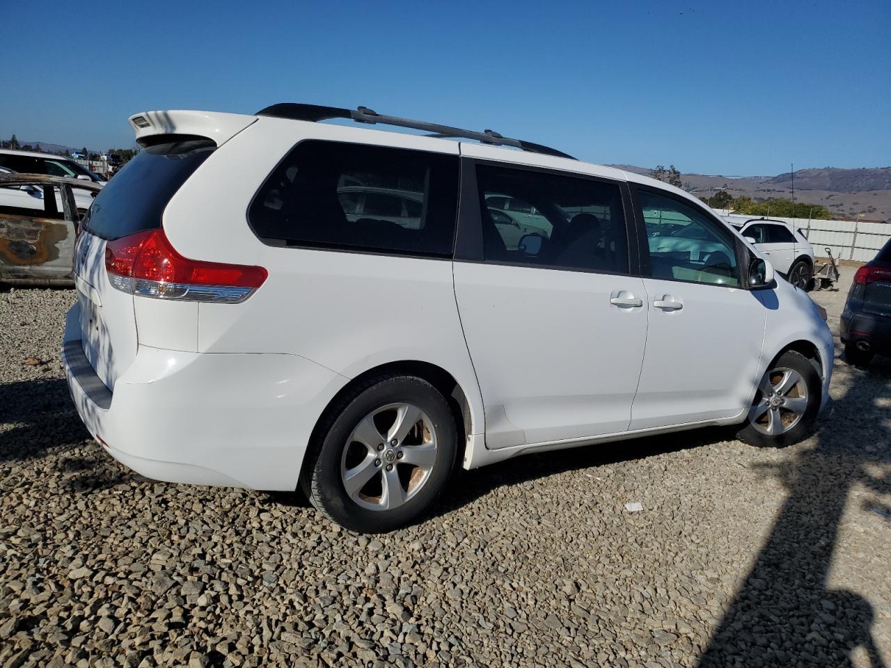 2011 TOYOTA SIENNA