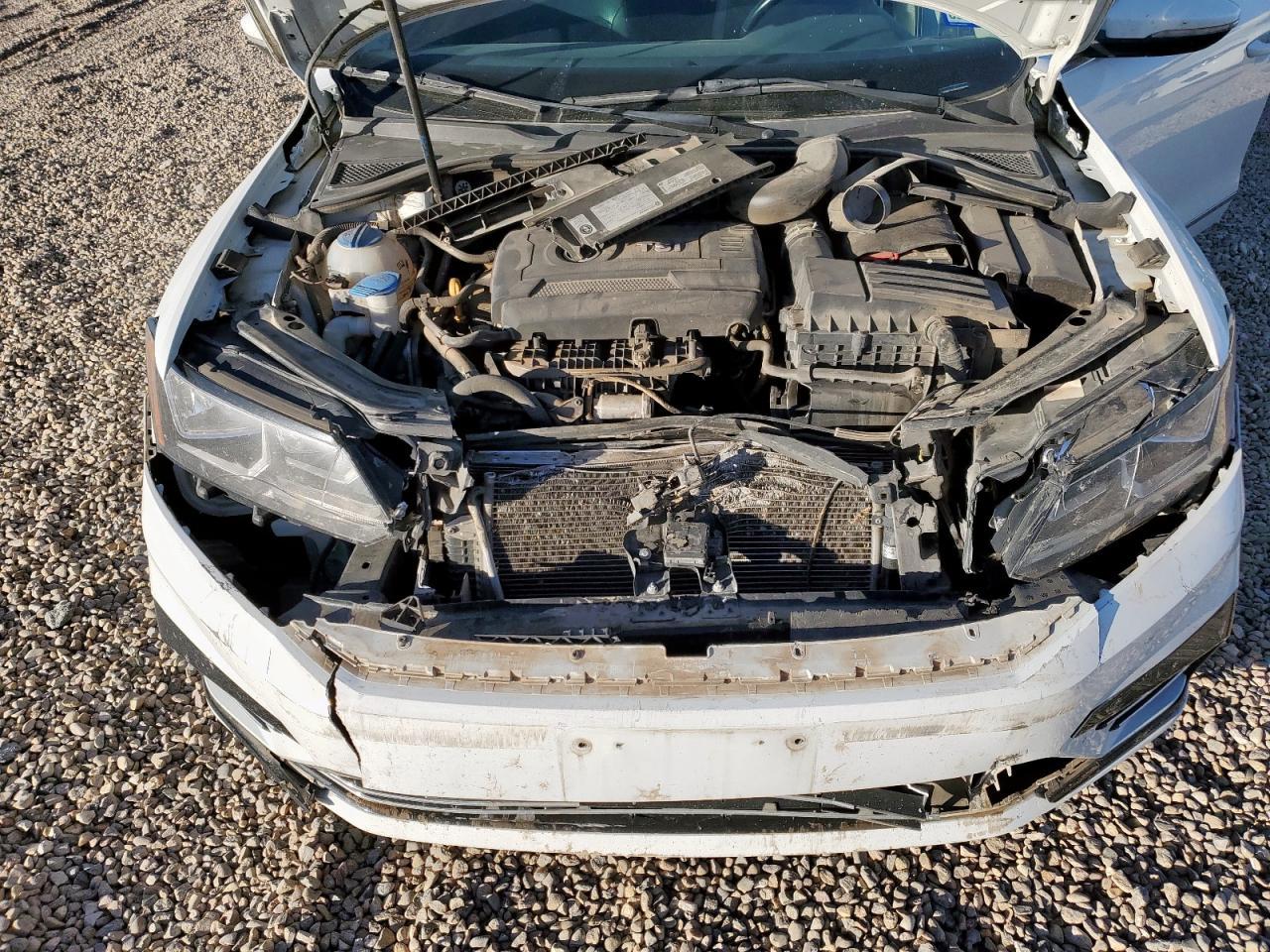 2017 VOLKSWAGEN Passat