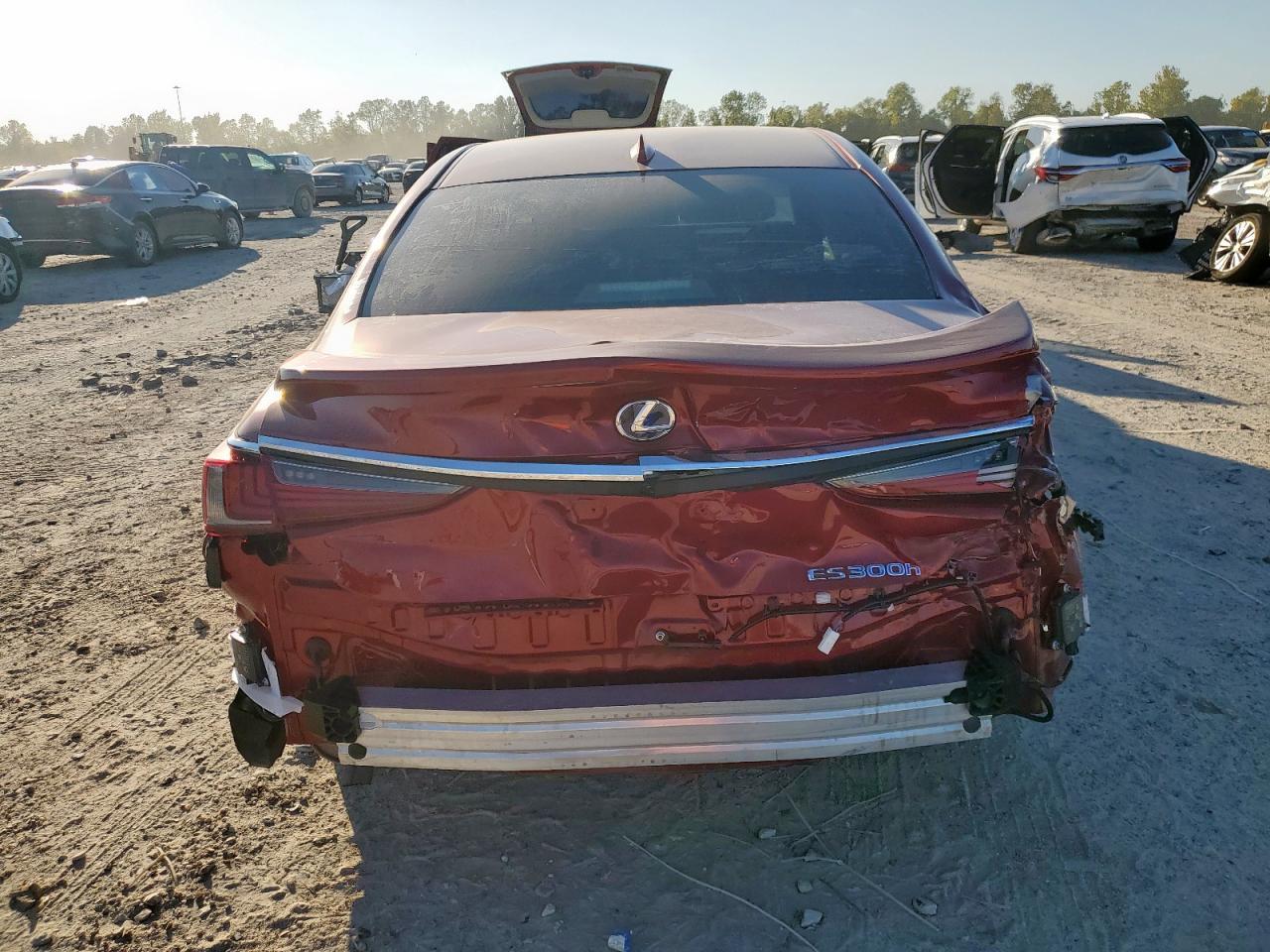 2022 LEXUS ES 300H