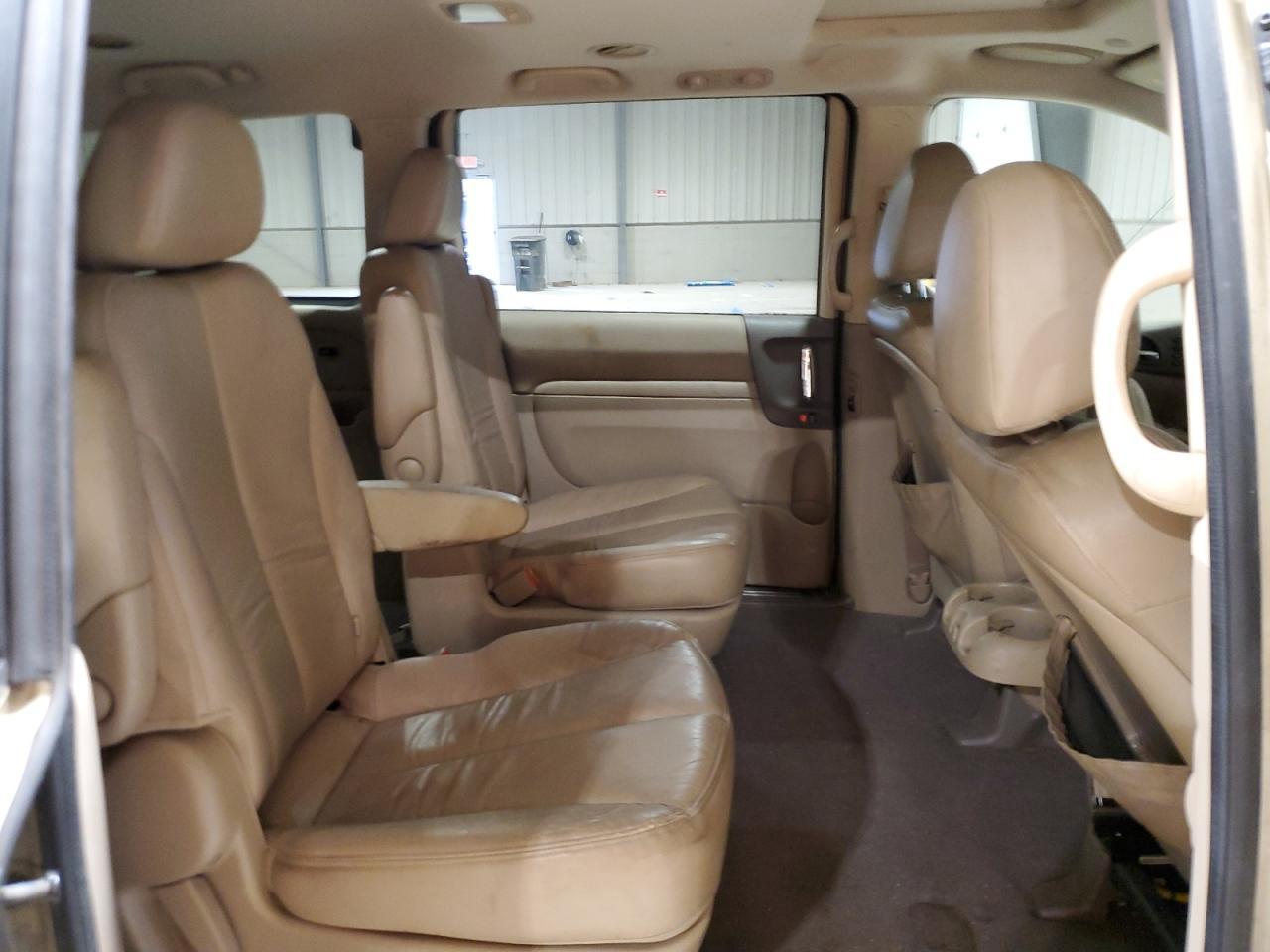 2011 KIA SEDONA