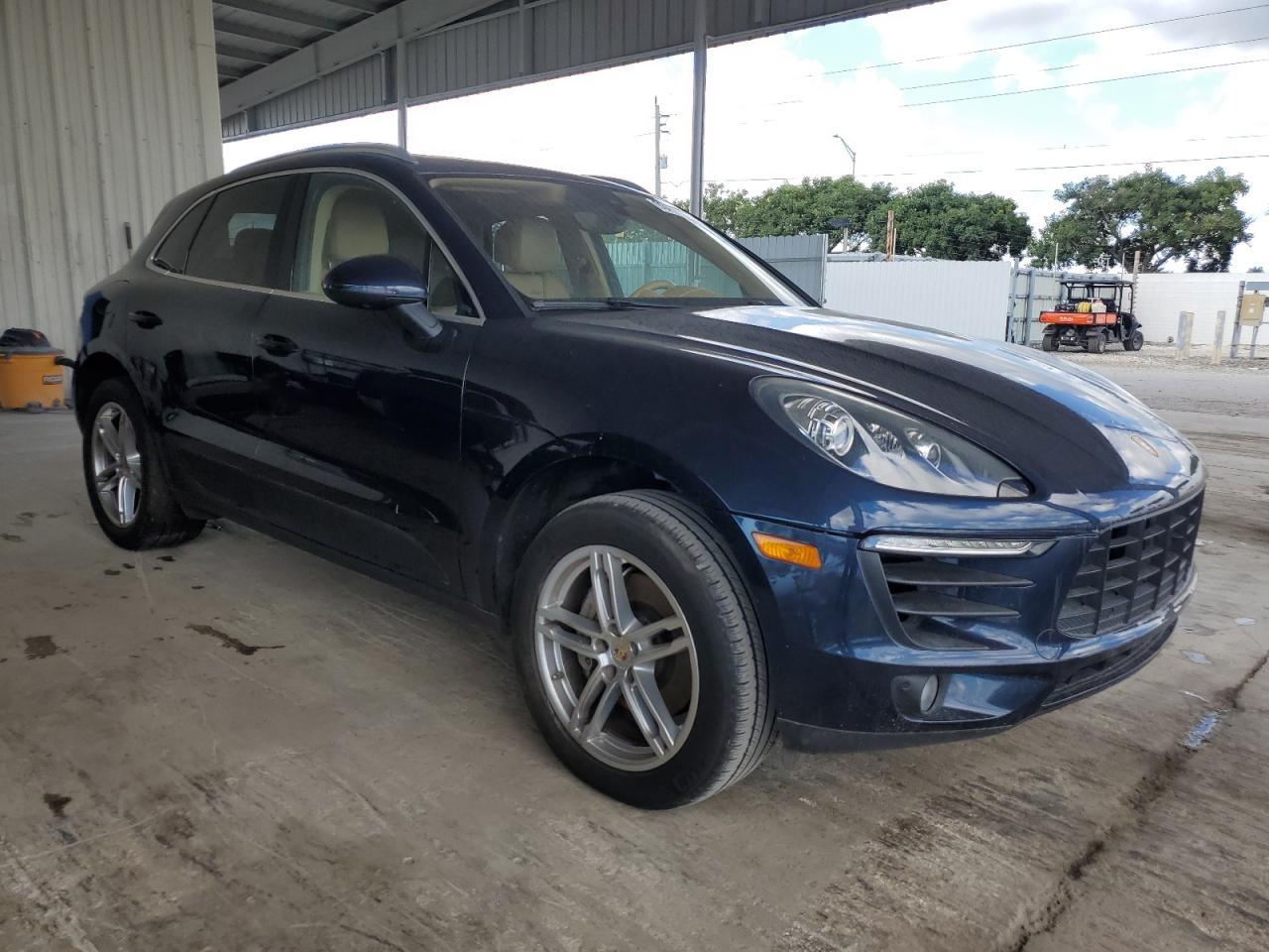 2015 PORSCHE Macan