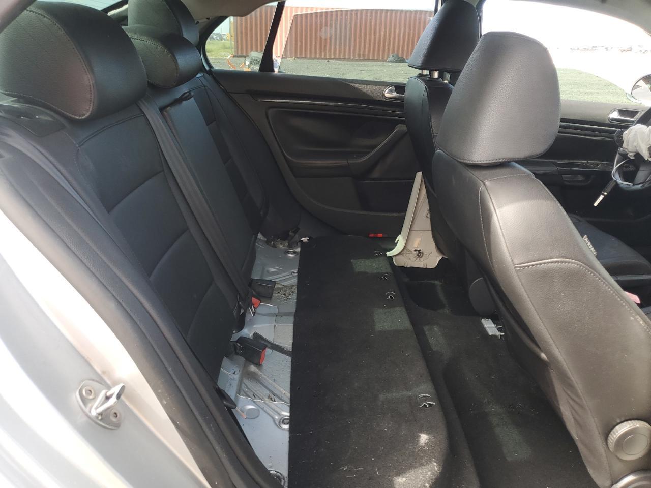 2010 VOLKSWAGEN JETTA