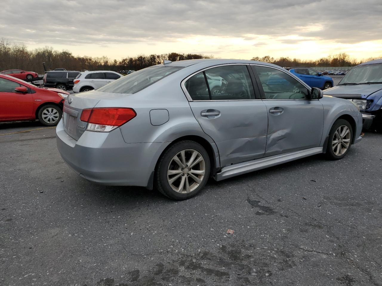 2013 SUBARU Legacy