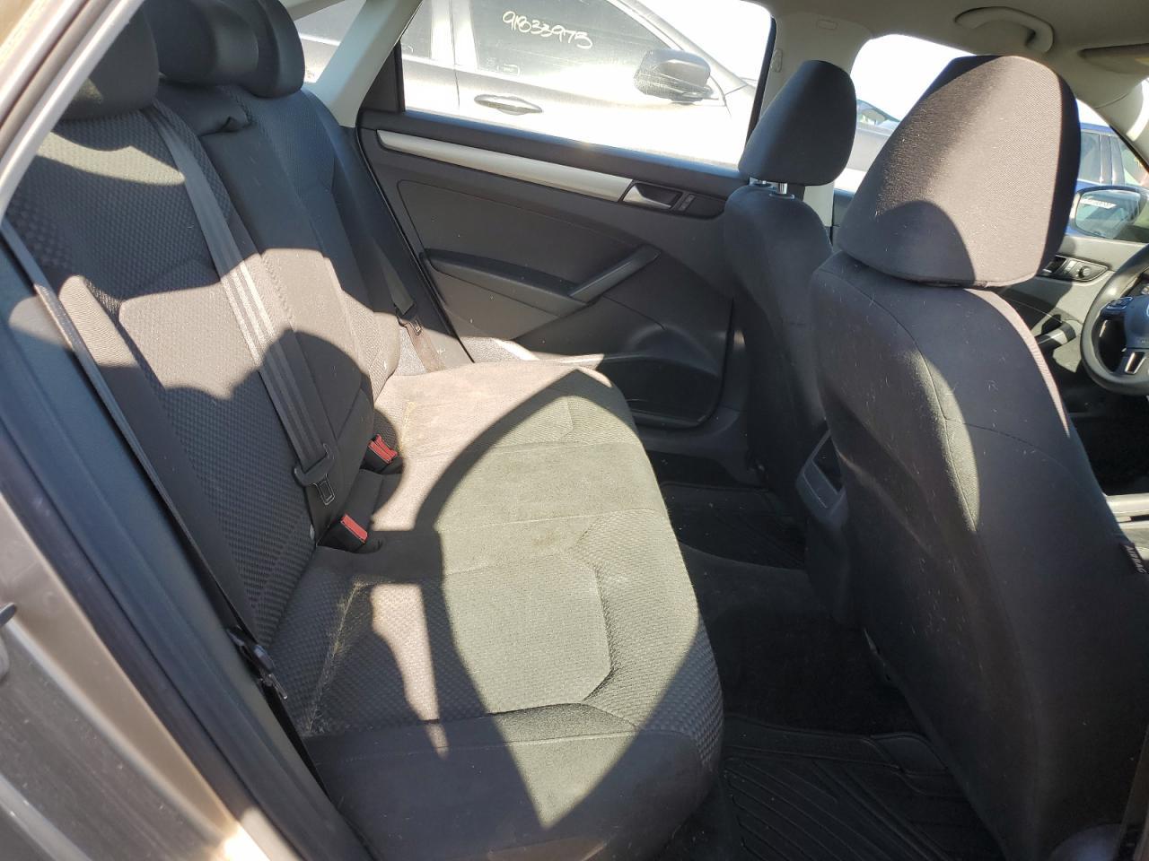 2015 VOLKSWAGEN Passat