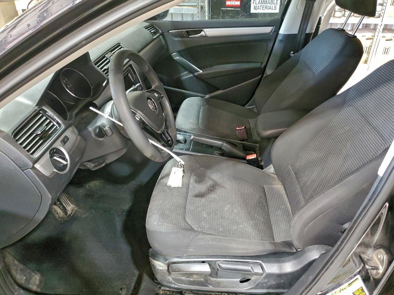 2017 VOLKSWAGEN Passat