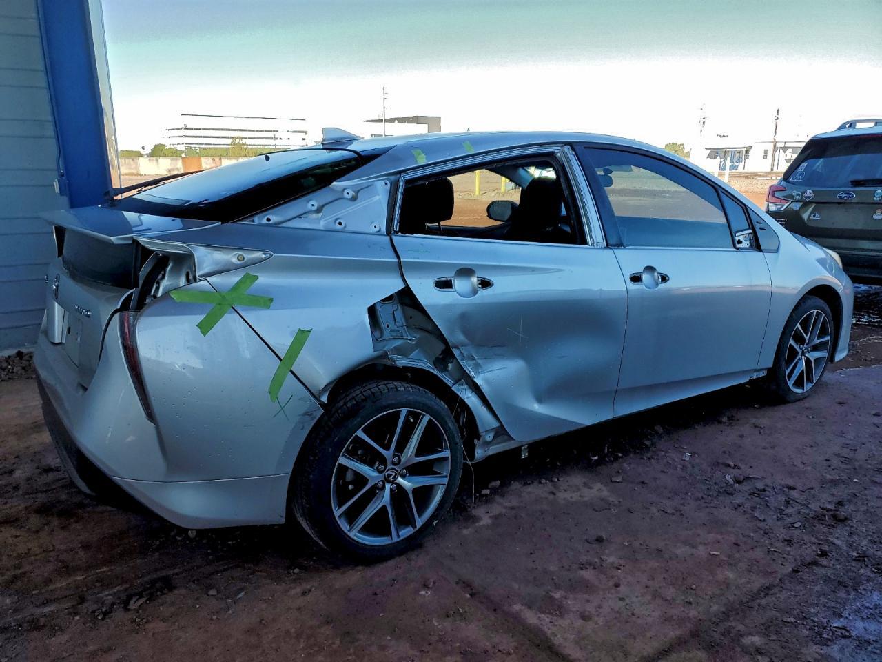 2016 TOYOTA PRIUS