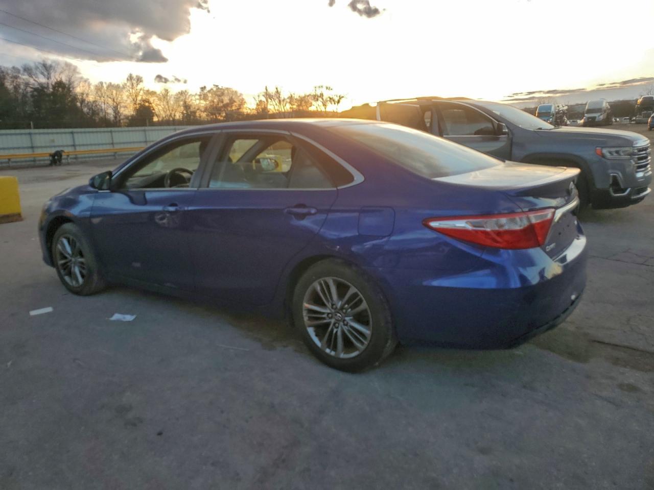 2016 TOYOTA CAMRY