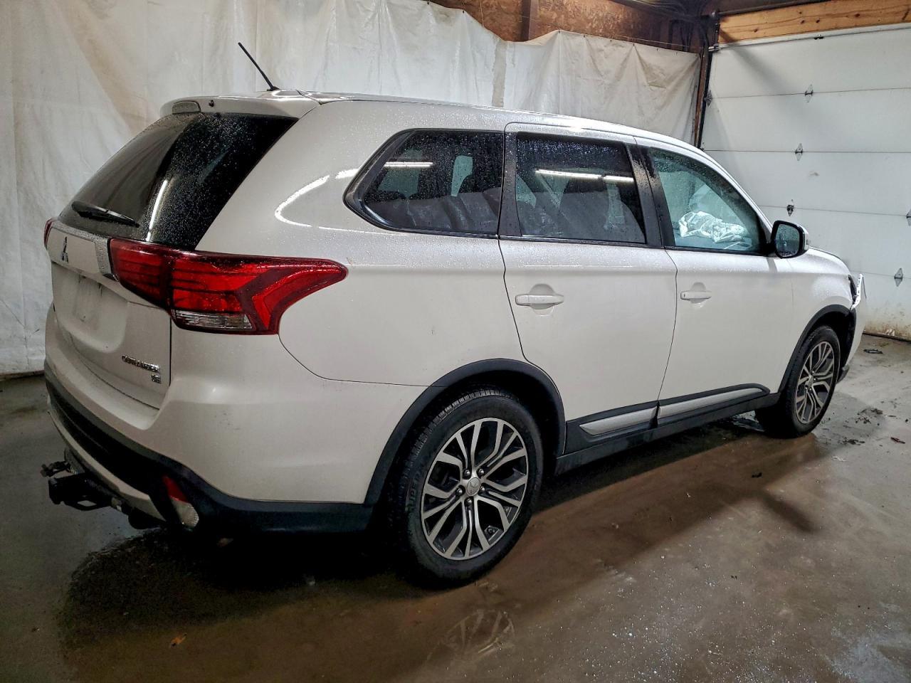 2016 MITSUBISHI outlander