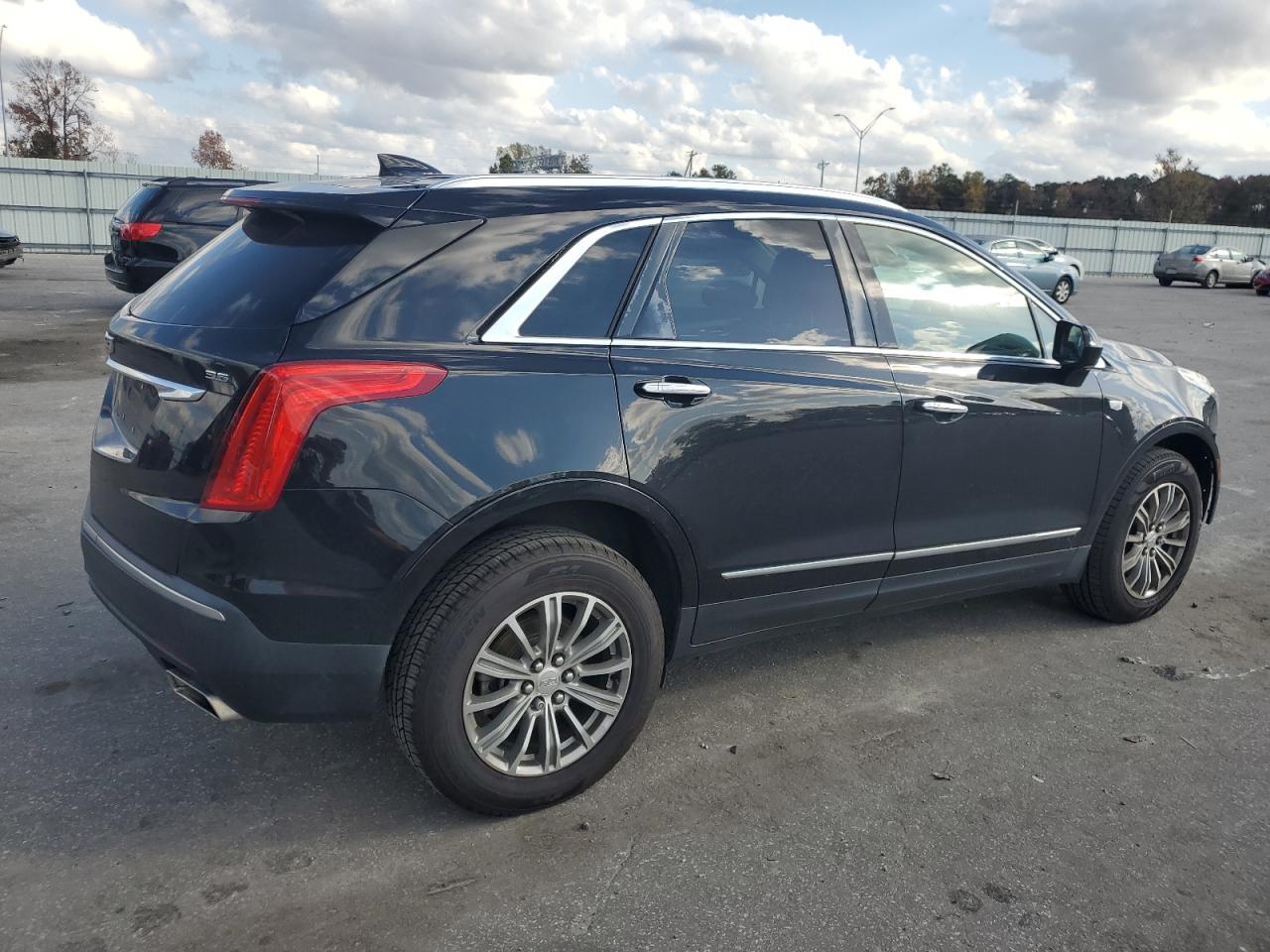 2017 CADILLAC XT5