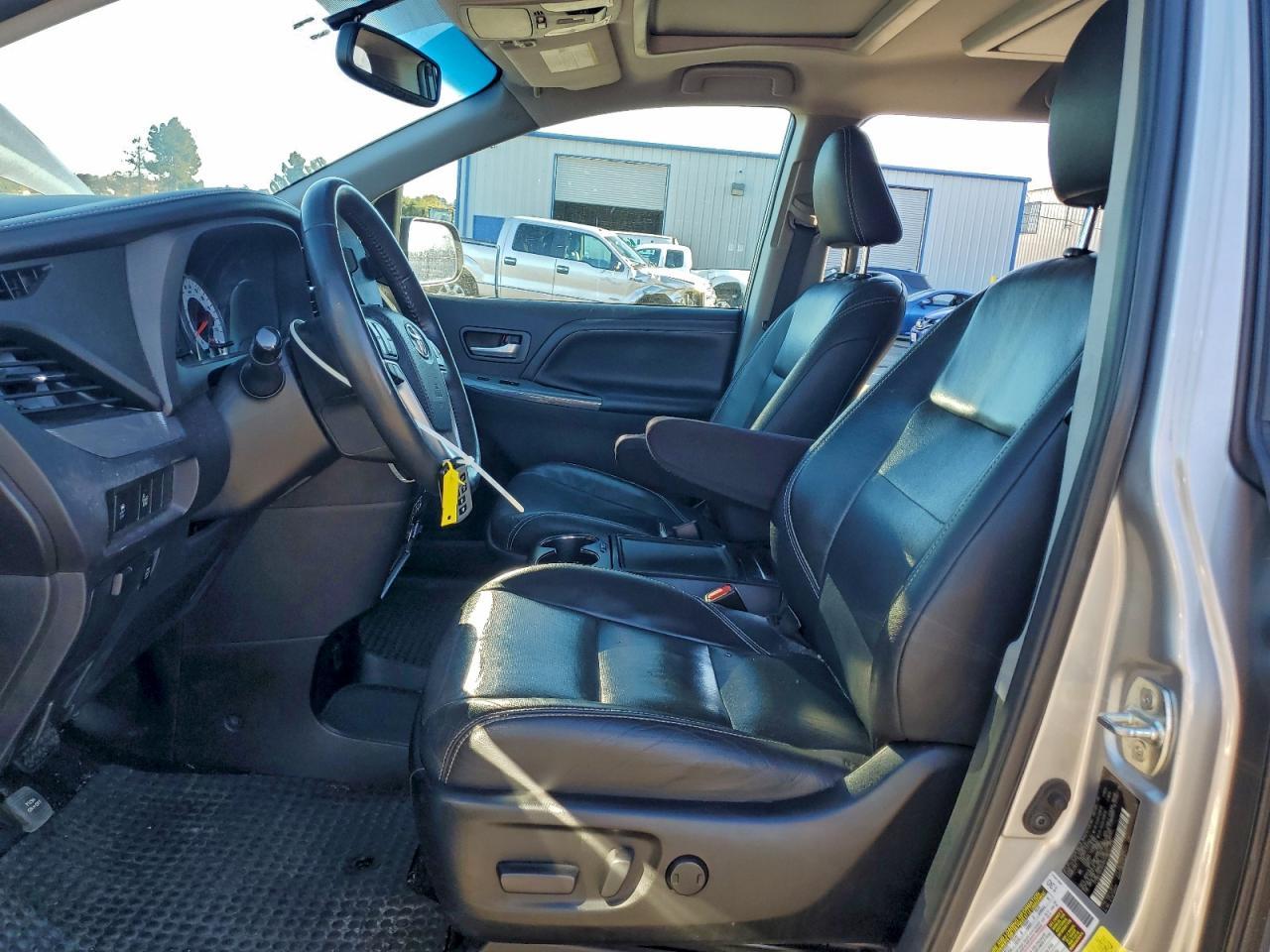 2017 TOYOTA SIENNA