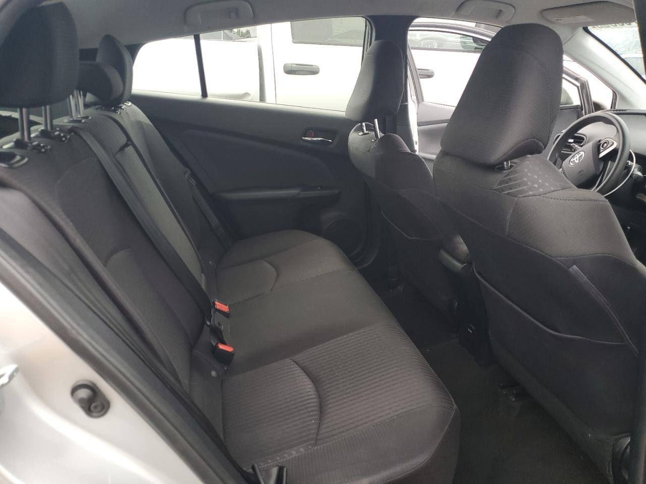 2016 TOYOTA PRIUS
