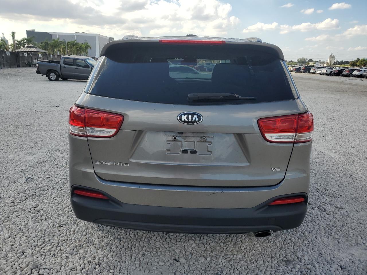 2016 KIA SORENTO