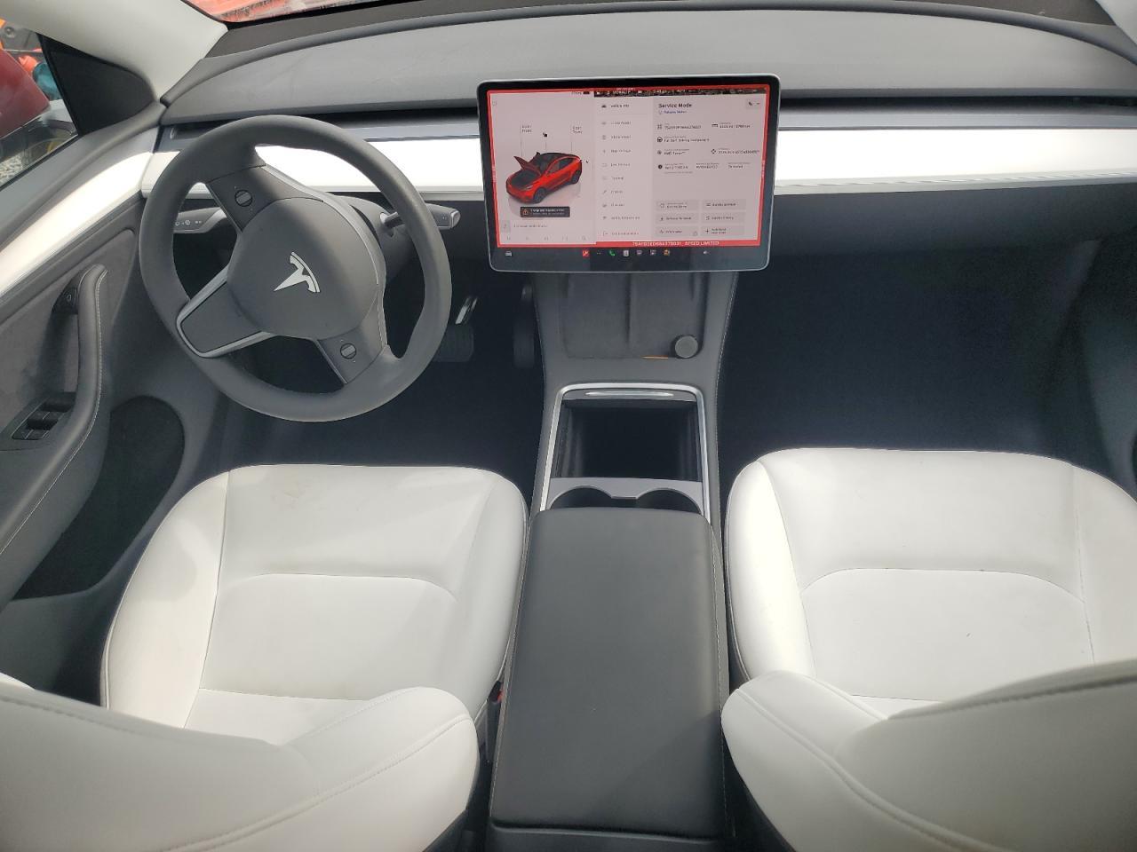 2025 TESLA MODEL Y