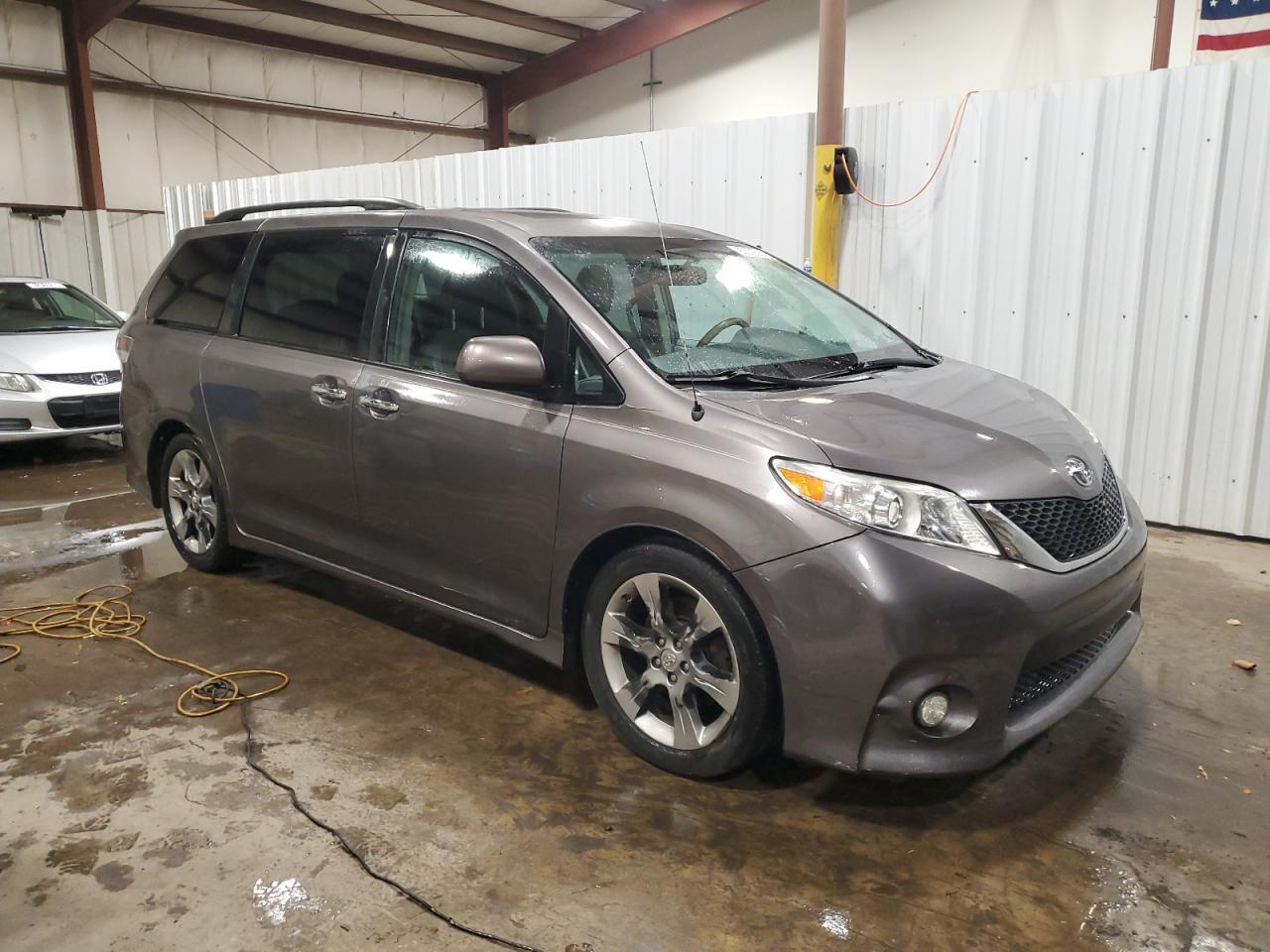 2013 TOYOTA SIENNA