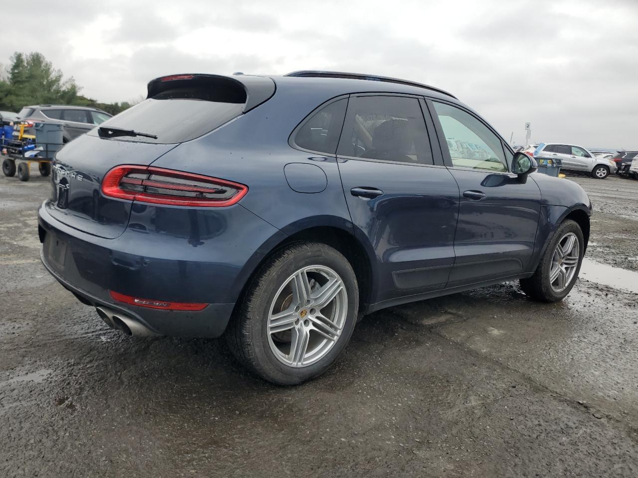 2016 PORSCHE Macan