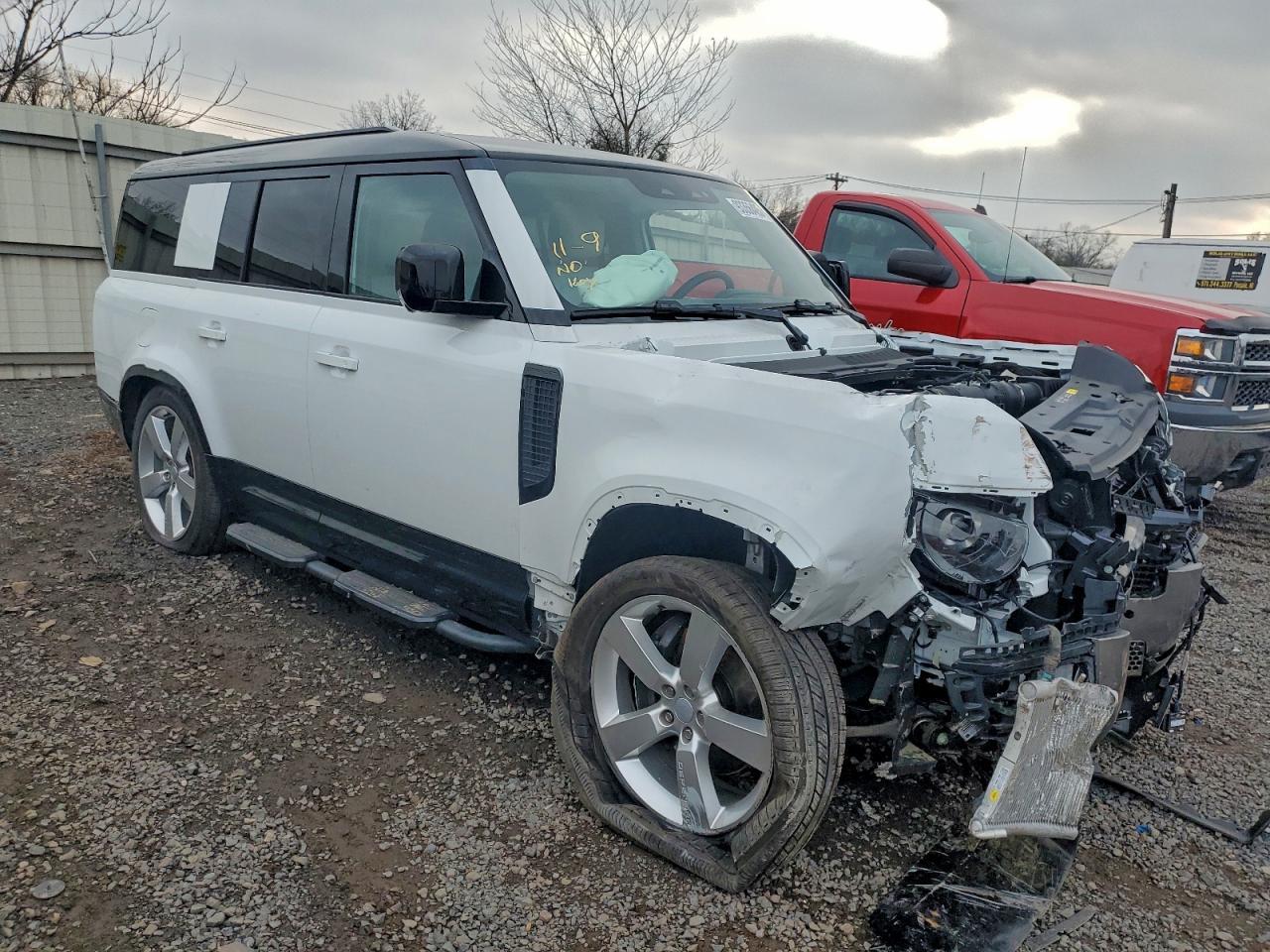 2025 LAND ROVER Defender