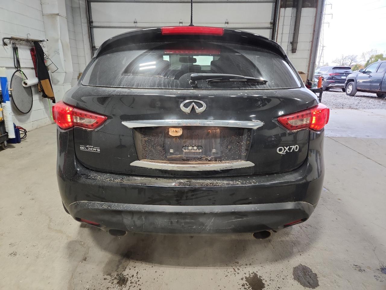 2017 INFINITI QX70