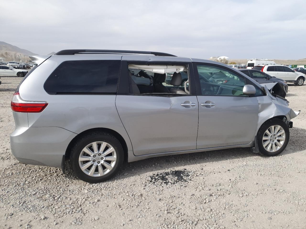 2015 TOYOTA SIENNA