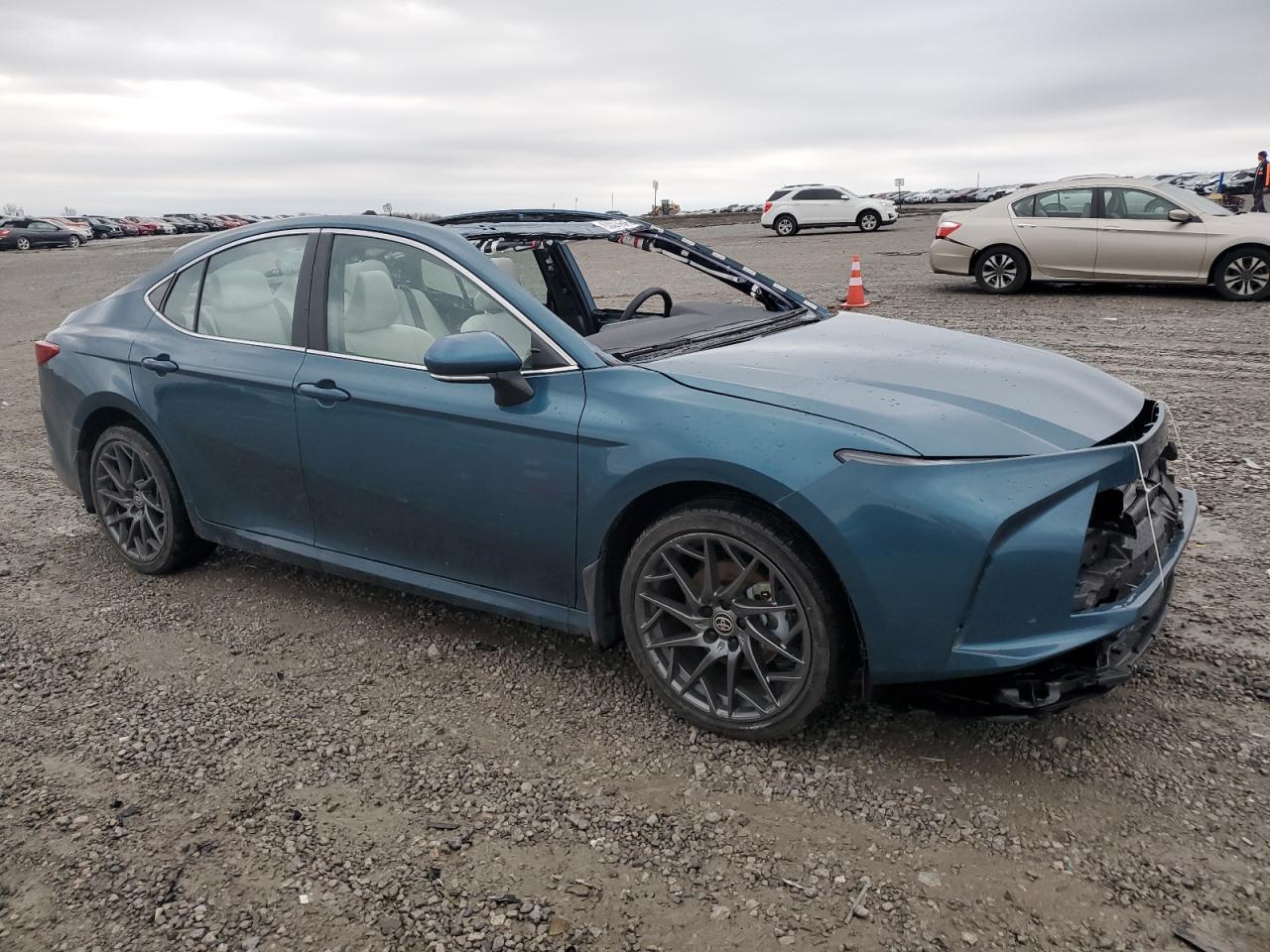 2025 TOYOTA CAMRY