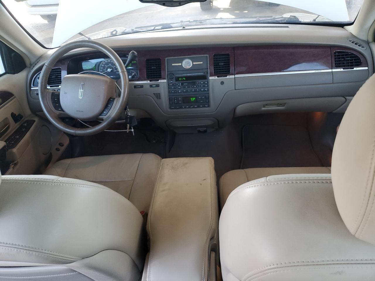 2005 LINCOLN Town Car