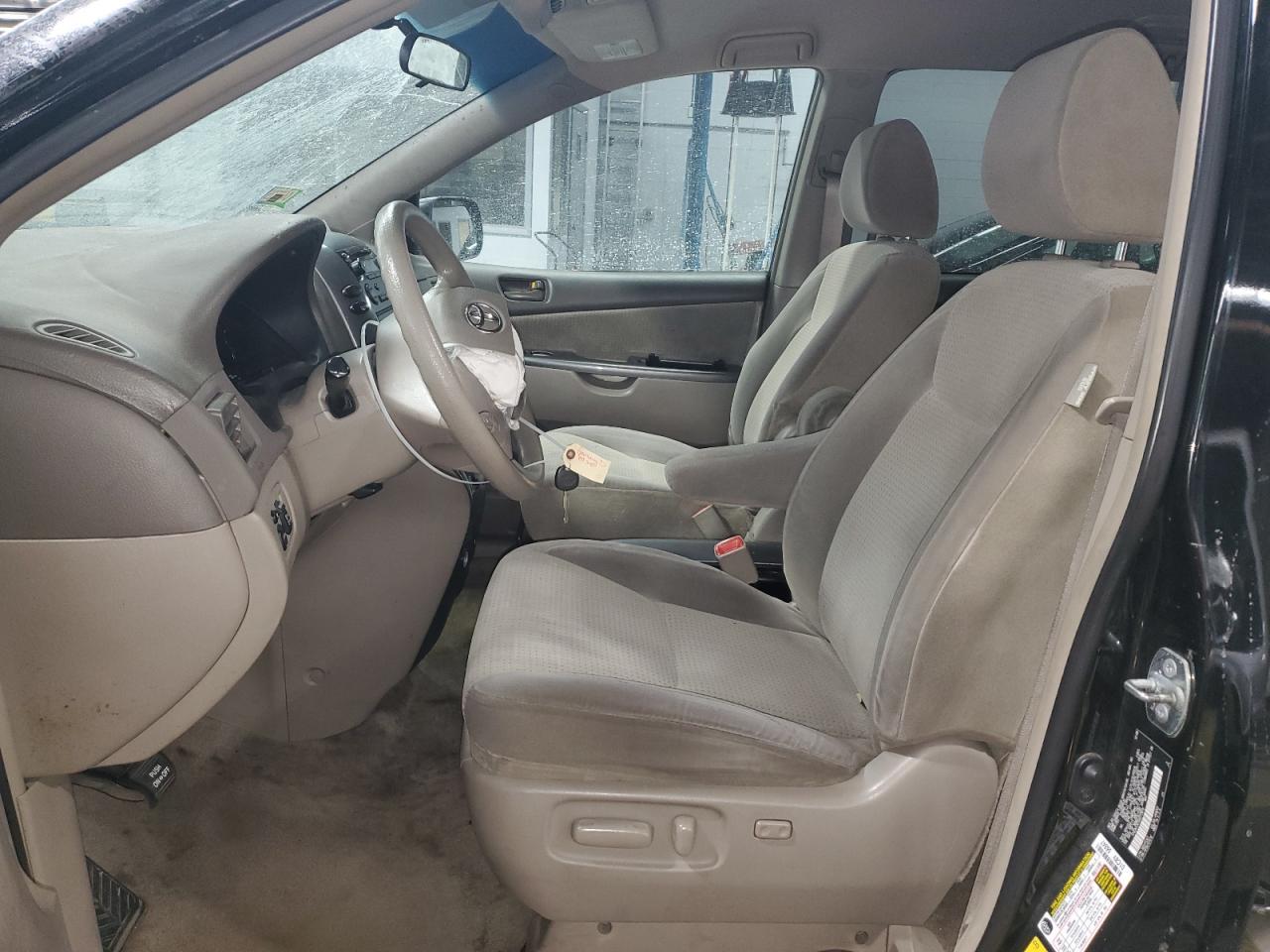 2009 TOYOTA SIENNA