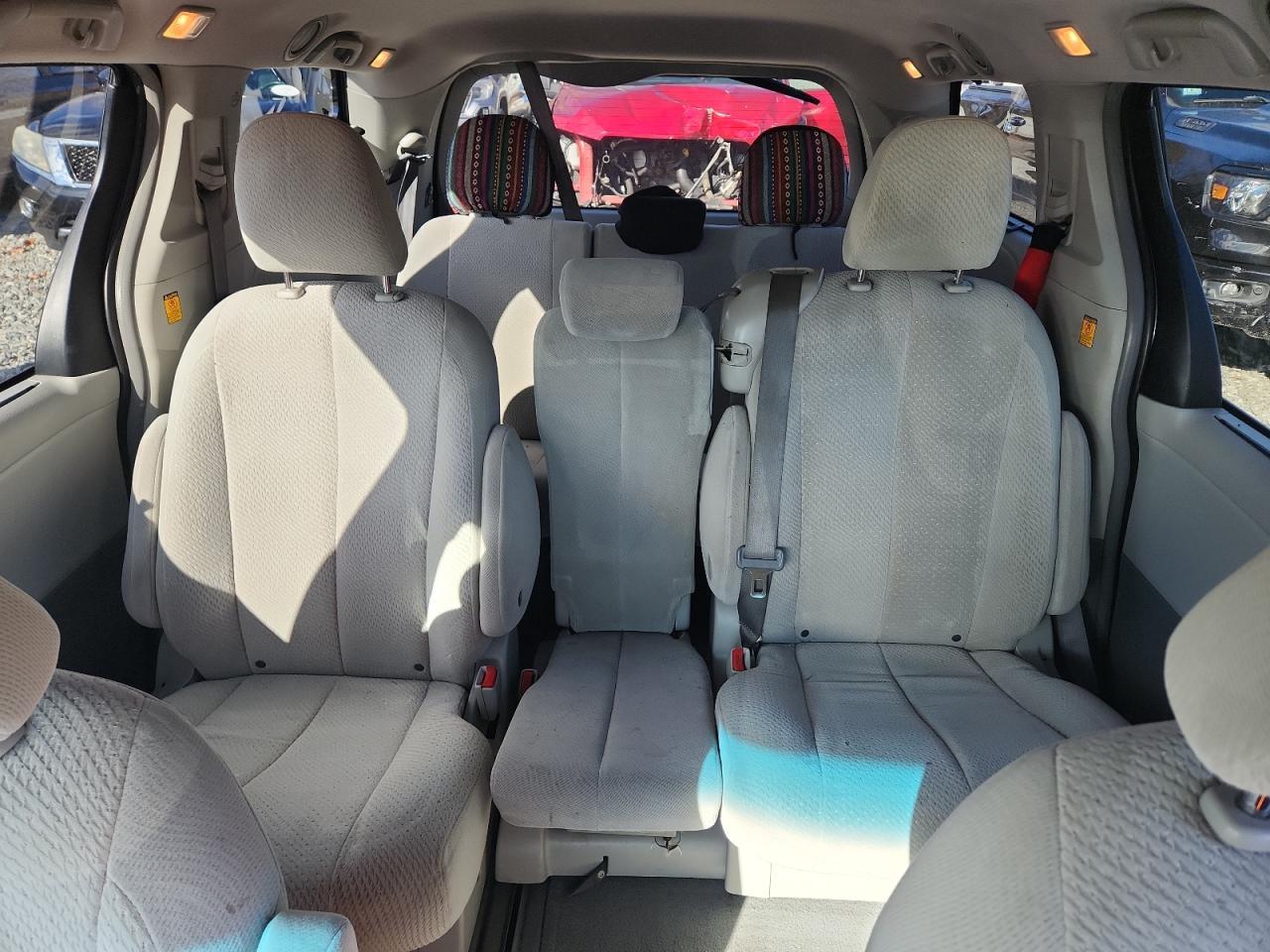 2011 TOYOTA SIENNA